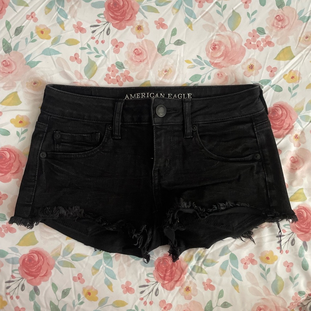 AMERICAN EAGLE OUTFITTERS Cut-off Jean Shorts. Black and women’s size 4.